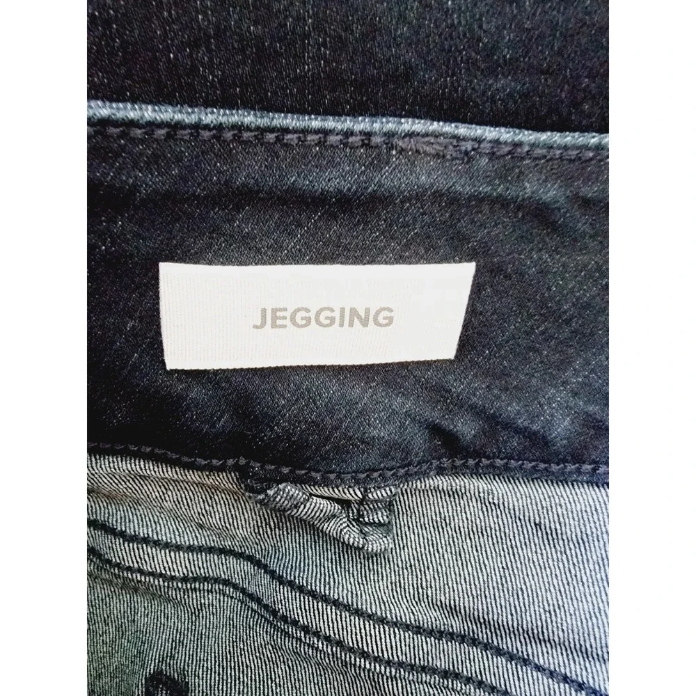 Torrid 28 Denim Jegging Bermuda Shorts‎ Dark Wash High Rise 3-Button NWOT